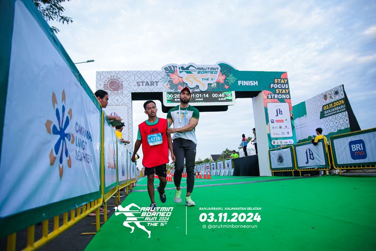 Race photo from Arutmin Borneo Run 2024