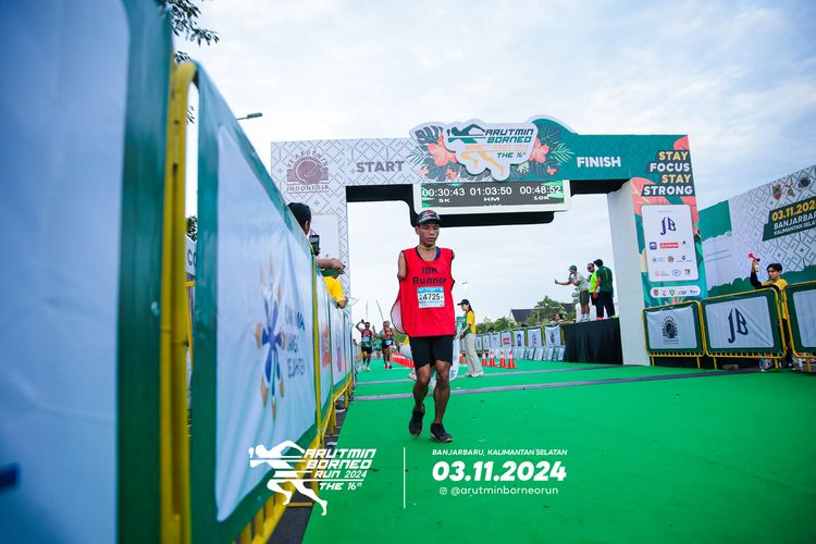 Race photo from Arutmin Borneo Run 2024