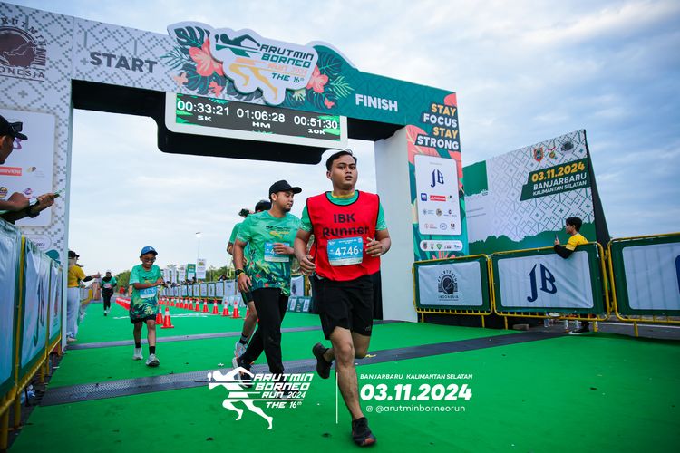 Race photo from Arutmin Borneo Run 2024