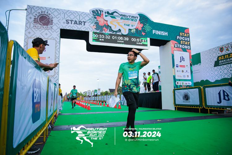 Race photo from Arutmin Borneo Run 2024