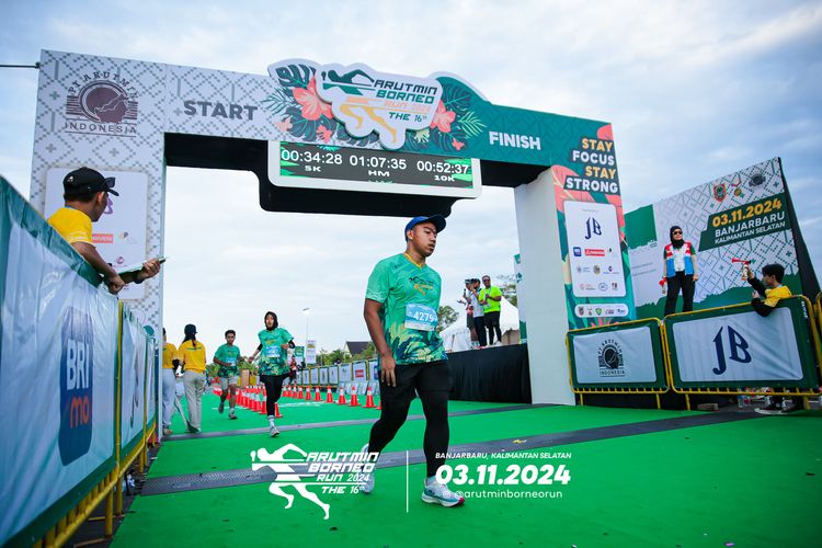 Race photo from Arutmin Borneo Run 2024