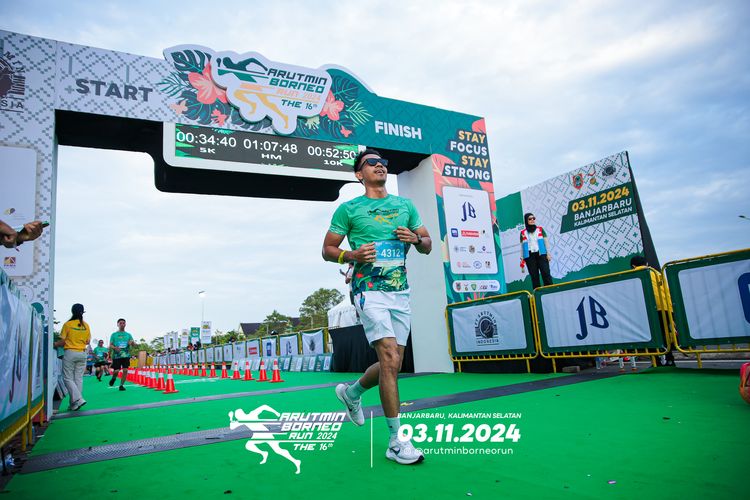 Race photo from Arutmin Borneo Run 2024