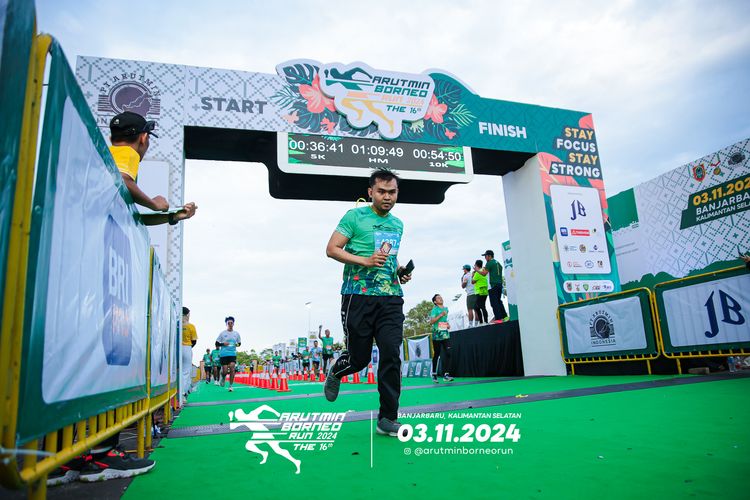 Race photo from Arutmin Borneo Run 2024