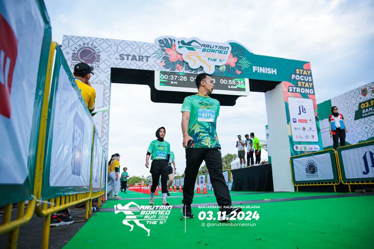 Race photo from Arutmin Borneo Run 2024