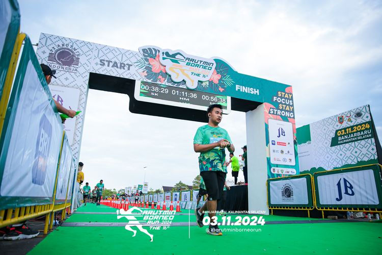 Race photo from Arutmin Borneo Run 2024