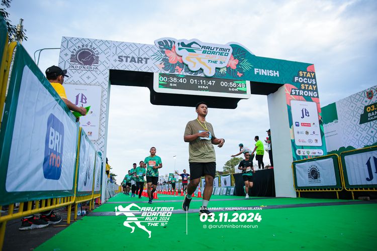 Race photo from Arutmin Borneo Run 2024