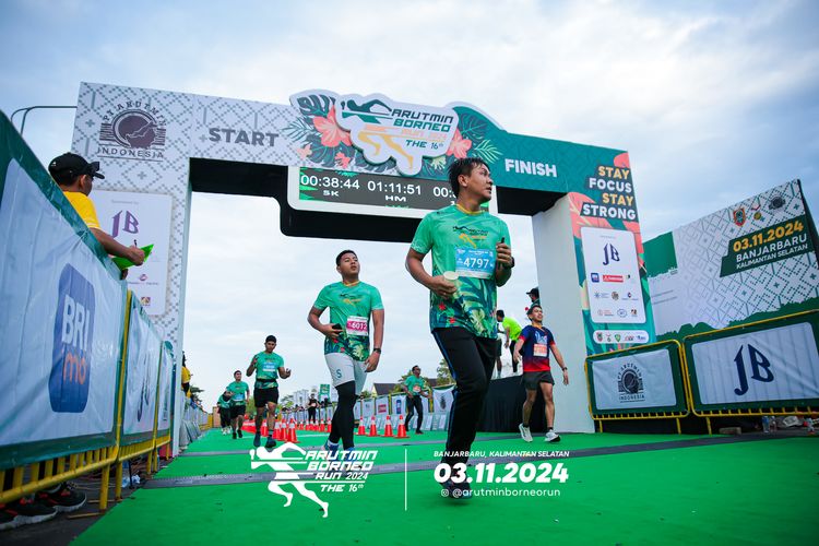 Race photo from Arutmin Borneo Run 2024