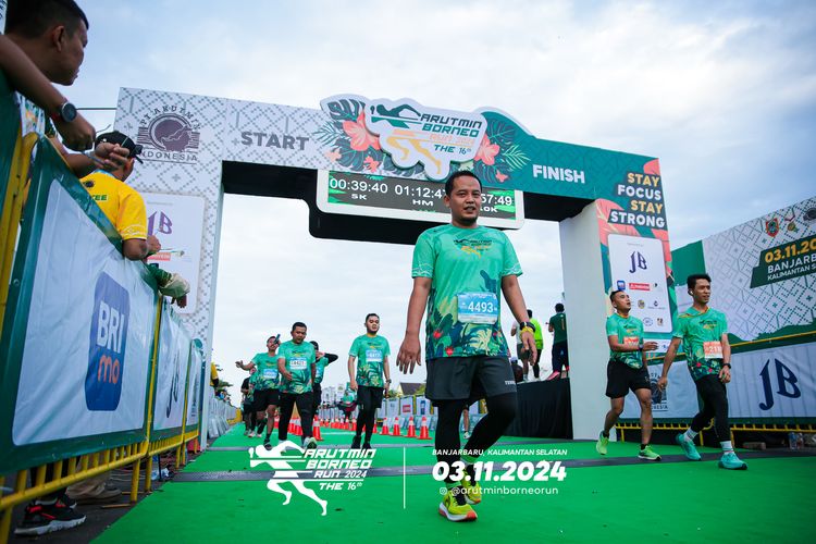 Race photo from Arutmin Borneo Run 2024