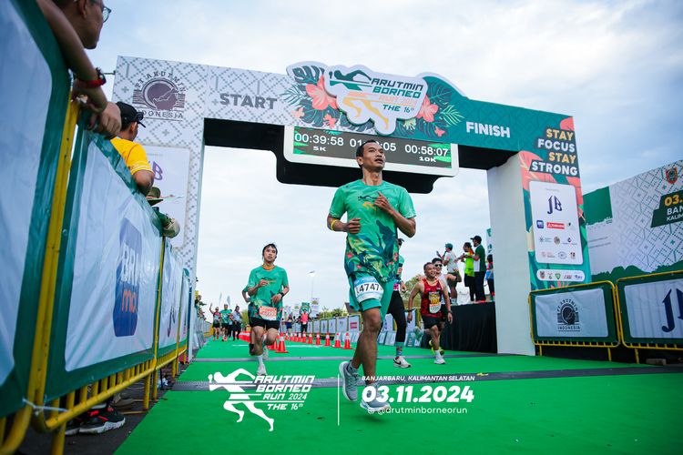 Race photo from Arutmin Borneo Run 2024