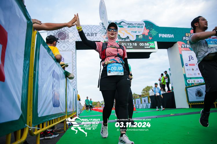 Race photo from Arutmin Borneo Run 2024