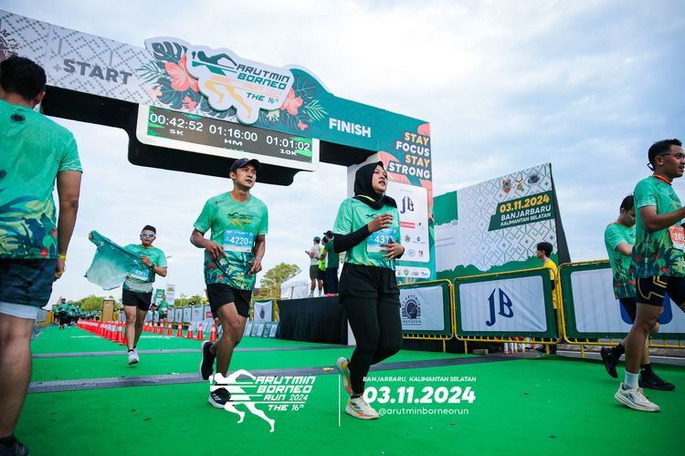 Race photo from Arutmin Borneo Run 2024