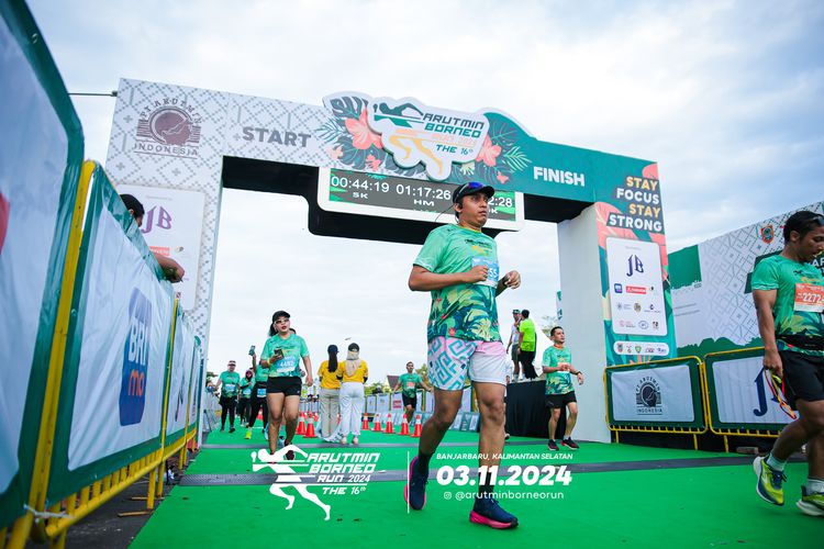 Race photo from Arutmin Borneo Run 2024