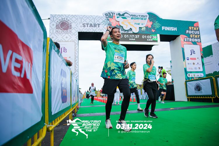Race photo from Arutmin Borneo Run 2024