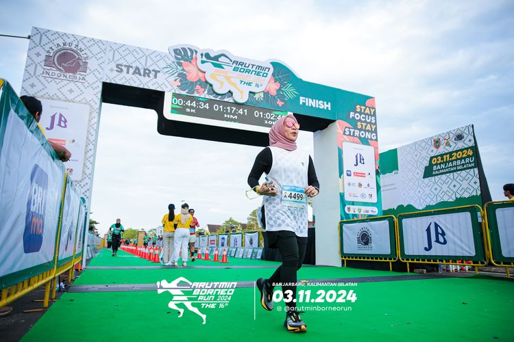 Race photo from Arutmin Borneo Run 2024