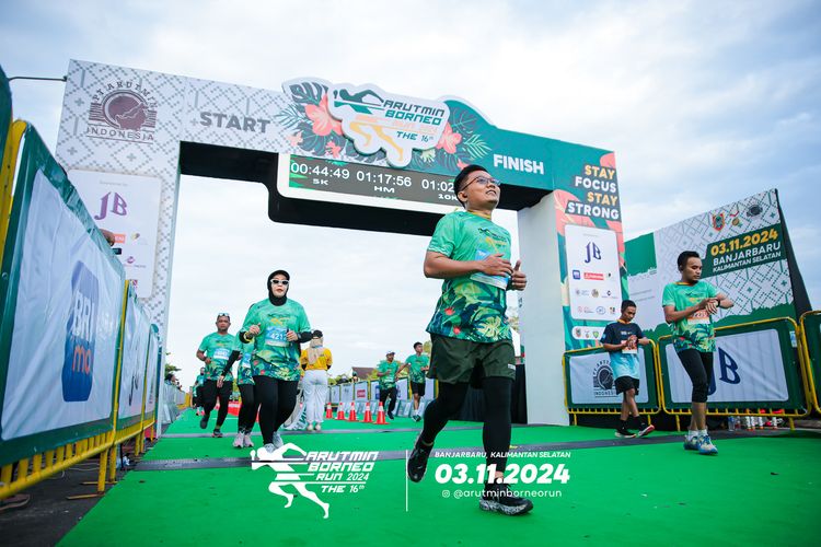 Race photo from Arutmin Borneo Run 2024