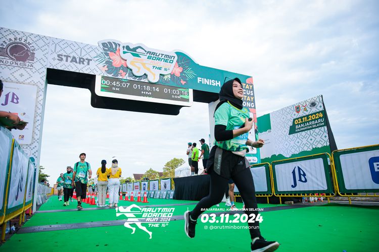 Race photo from Arutmin Borneo Run 2024