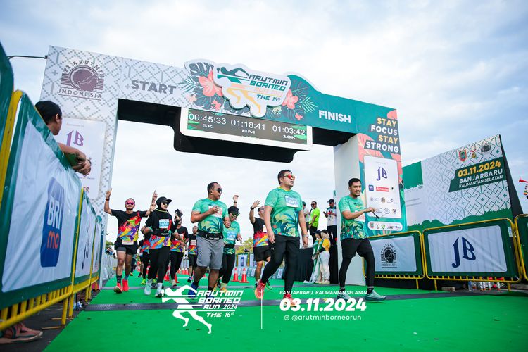 Race photo from Arutmin Borneo Run 2024