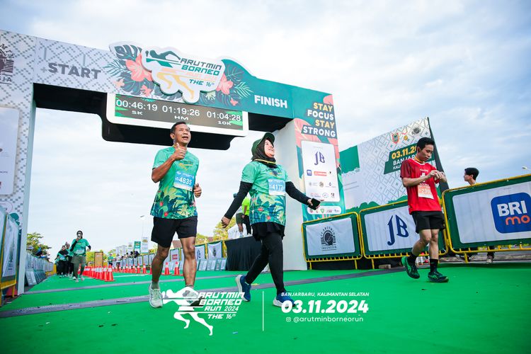 Race photo from Arutmin Borneo Run 2024