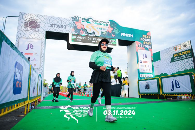 Race photo from Arutmin Borneo Run 2024