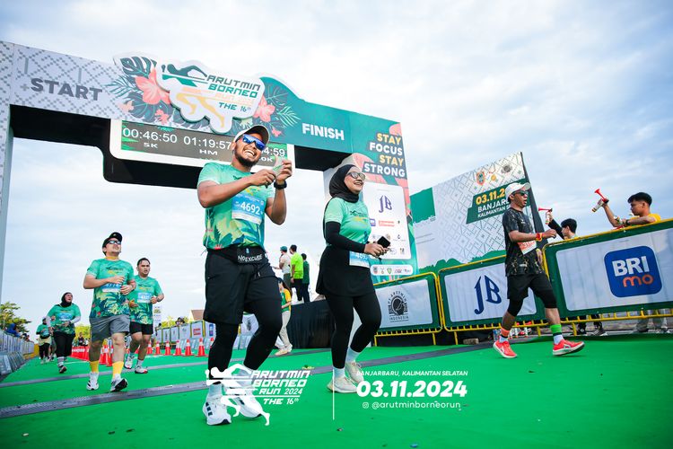 Race photo from Arutmin Borneo Run 2024