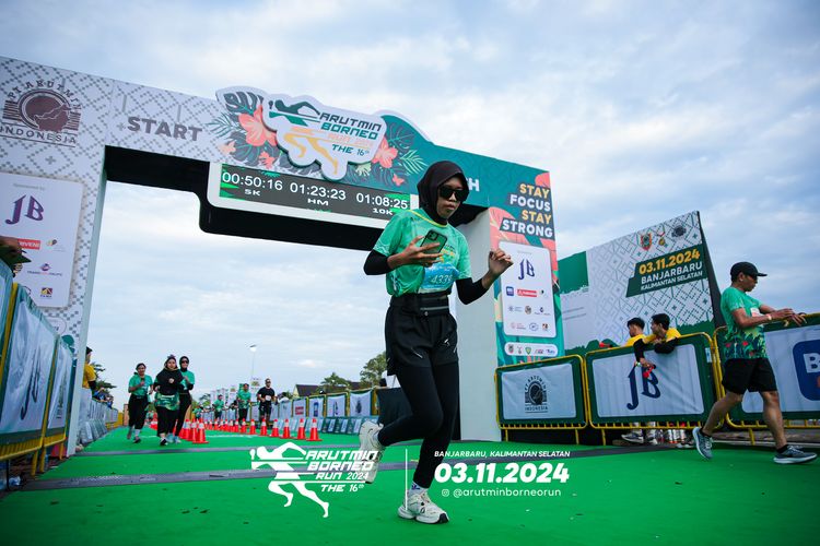 Race photo from Arutmin Borneo Run 2024