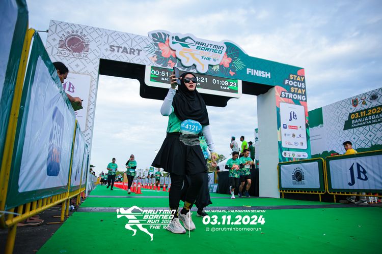 Race photo from Arutmin Borneo Run 2024