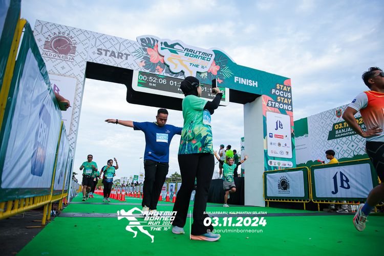 Race photo from Arutmin Borneo Run 2024