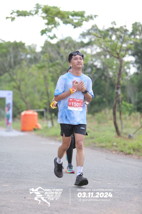 Race photo from Arutmin Borneo Run 2024