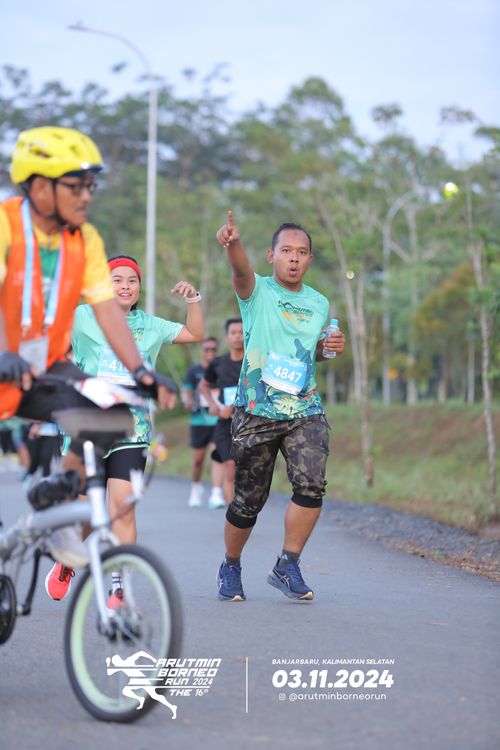 Race photo from Arutmin Borneo Run 2024