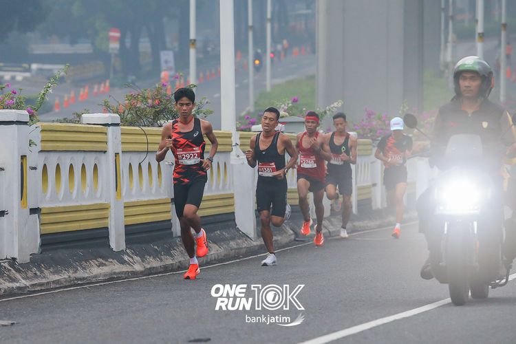 Race photo from ONE RUN 10 K