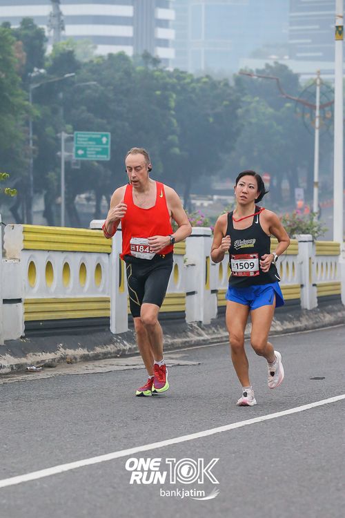 Race photo from ONE RUN 10 K