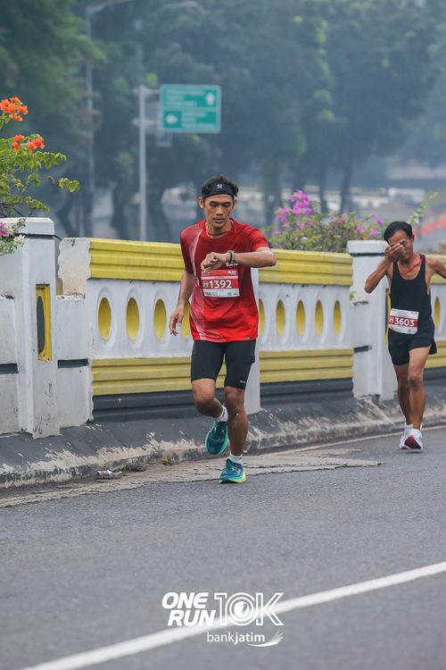 Race photo from ONE RUN 10 K