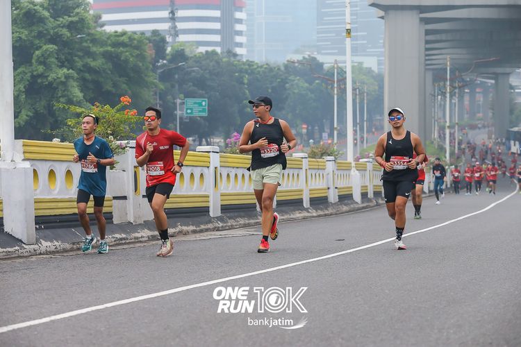 Race photo from ONE RUN 10 K