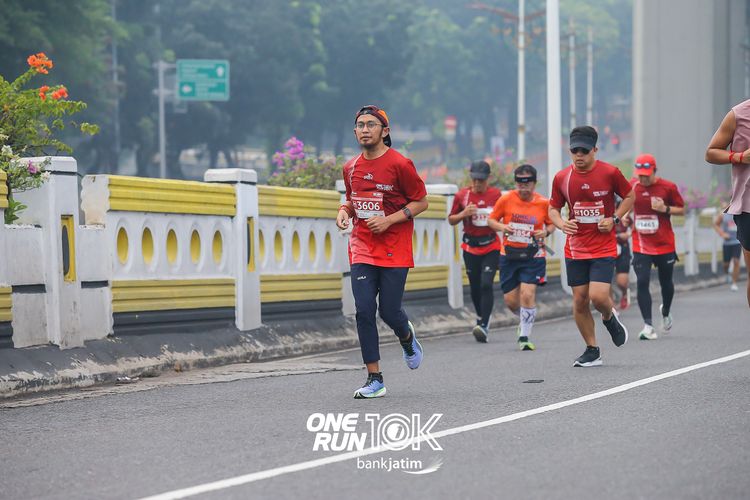 Race photo from ONE RUN 10 K