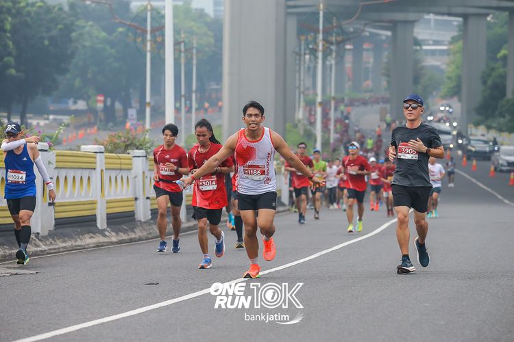 Race photo from ONE RUN 10 K