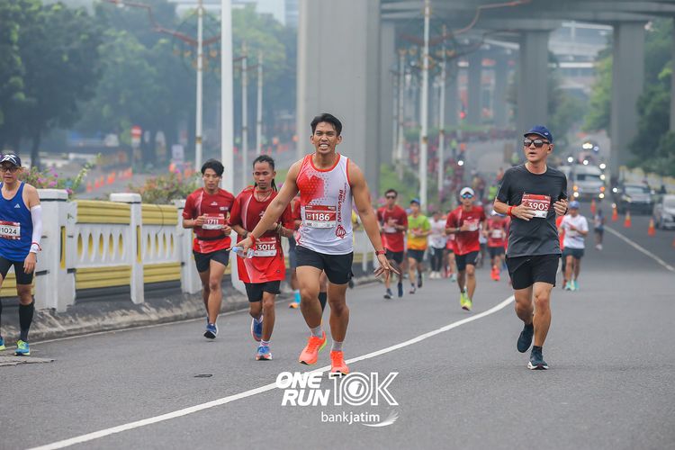 Race photo from ONE RUN 10 K