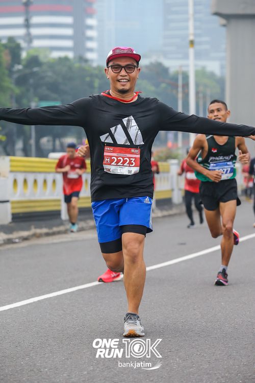 Race photo from ONE RUN 10 K