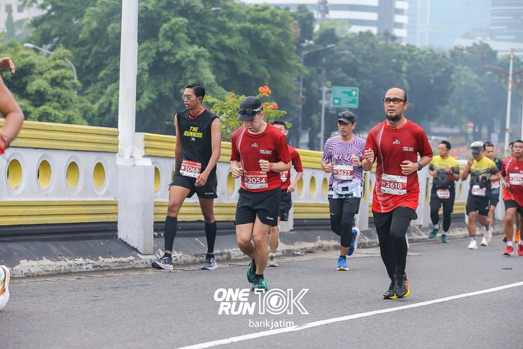 Race photo from ONE RUN 10 K