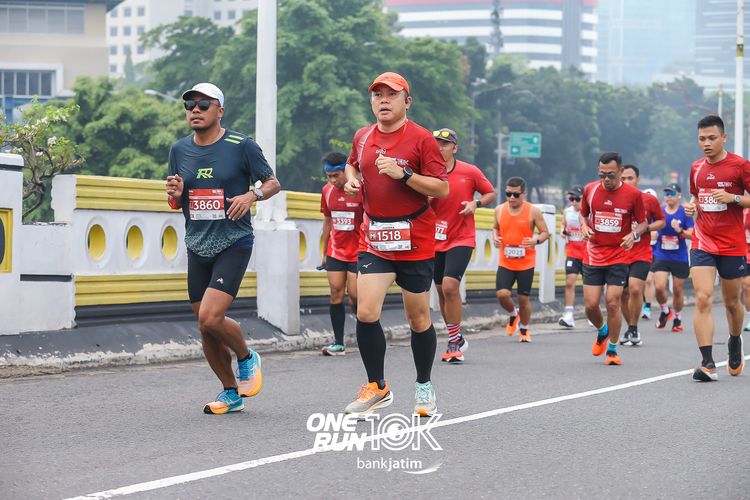 Race photo from ONE RUN 10 K