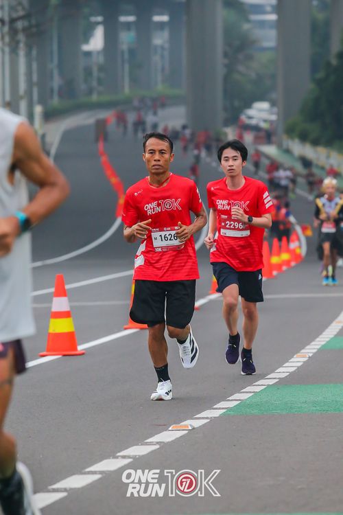 Race photo from ONE RUN 10K 2025
