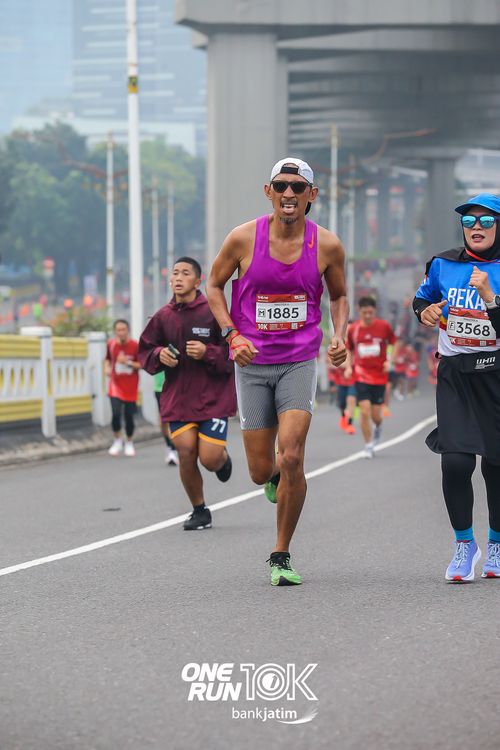 Race photo from ONE RUN 10 K