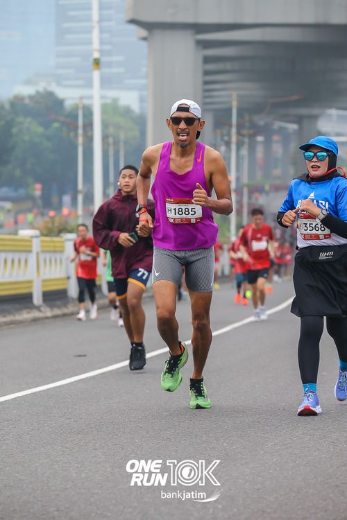 Race photo from ONE RUN 10 K