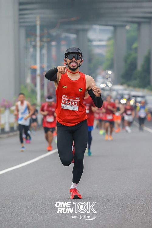 Race photo from ONE RUN 10 K