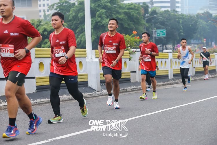 Race photo from ONE RUN 10 K