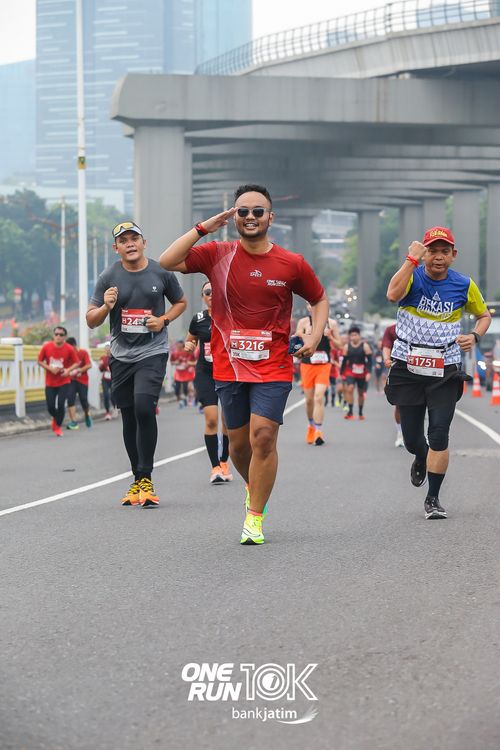 Race photo from ONE RUN 10 K