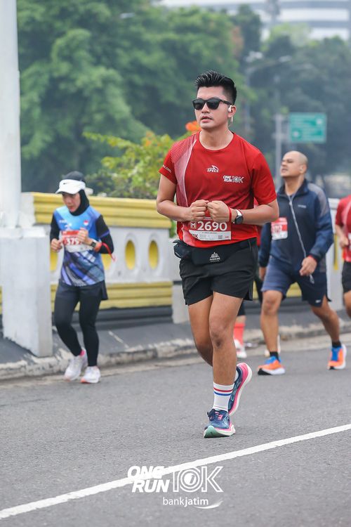 Race photo from ONE RUN 10 K