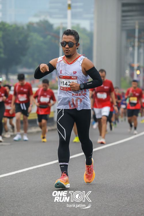 Race photo from ONE RUN 10 K