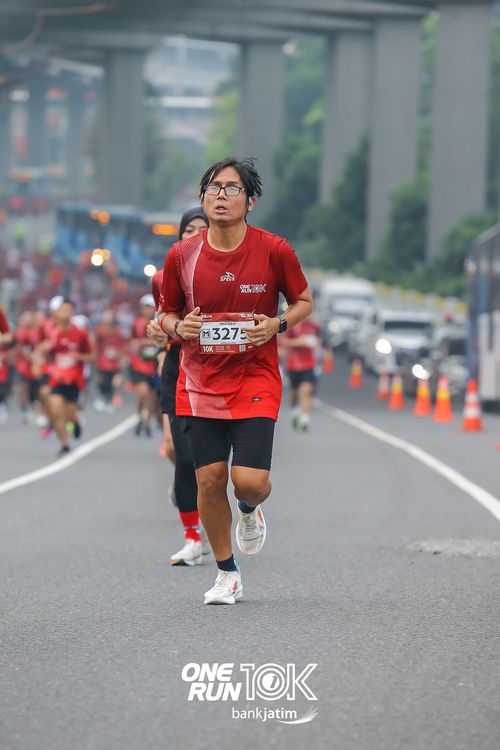Race photo from ONE RUN 10 K