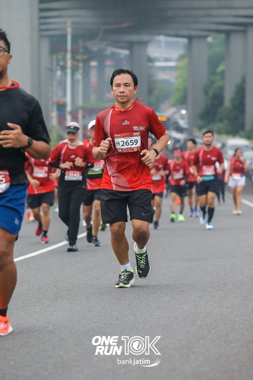 Race photo from ONE RUN 10 K