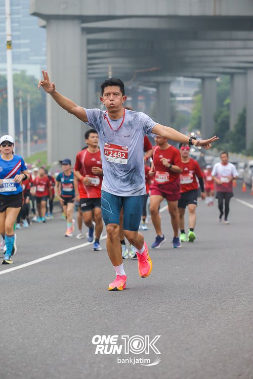 Race photo from ONE RUN 10 K